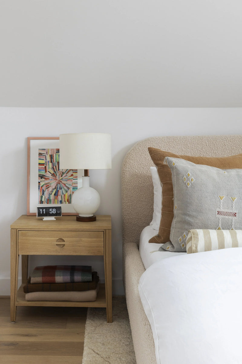 What Art to Put on a Big Empty Wall (Without Overthinking It) + The Zero-Grout Backsplash Trick Designers Love